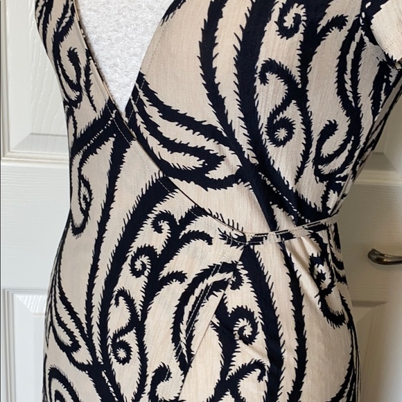 Patterned Wrap Dress - Picture 3 of 3